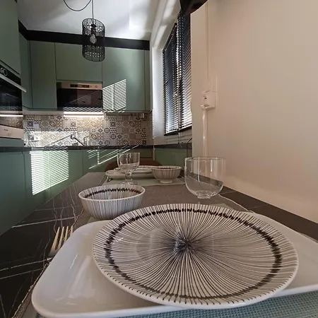 Meuble 3 Etoiles - Piscine- Balcon - Tennis 아파트